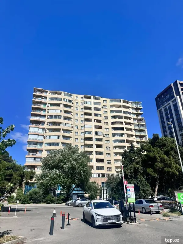 Satılır 3 otaqlı yeni tikili 130 m²