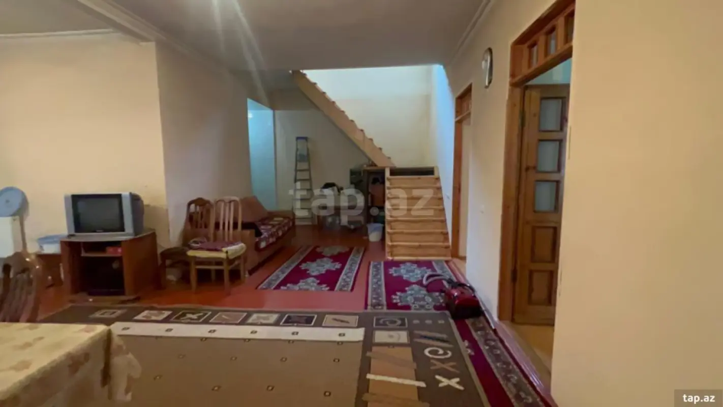 Satılır 6 otaqlı həyət evi 600 m²