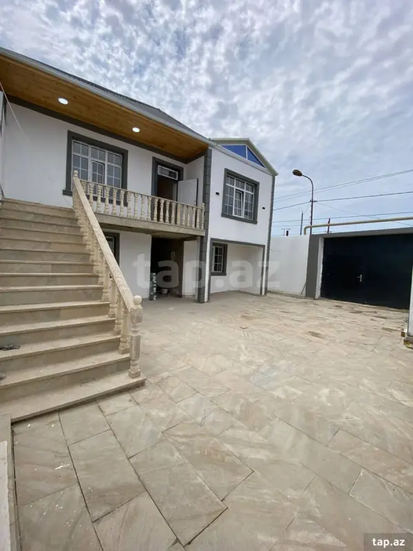Satılır 6 otaqlı həyət evi 220 m²