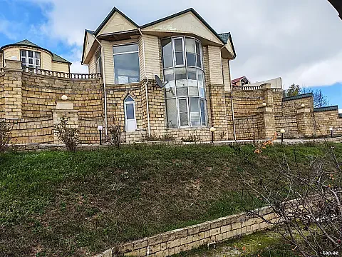 Satılır 7 otaqlı həyət evi 200 m² — Şamaxı 7 otaq 200.00 m²