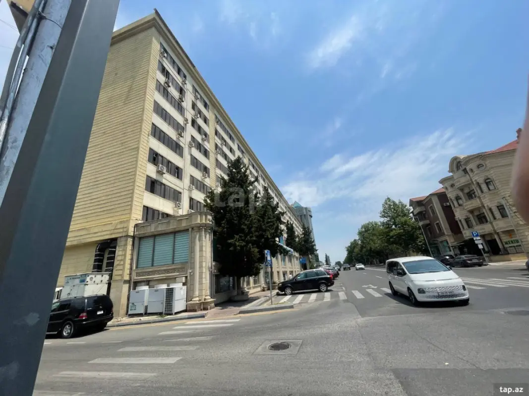 Satılır 6 otaqlı mənzil 170 m²