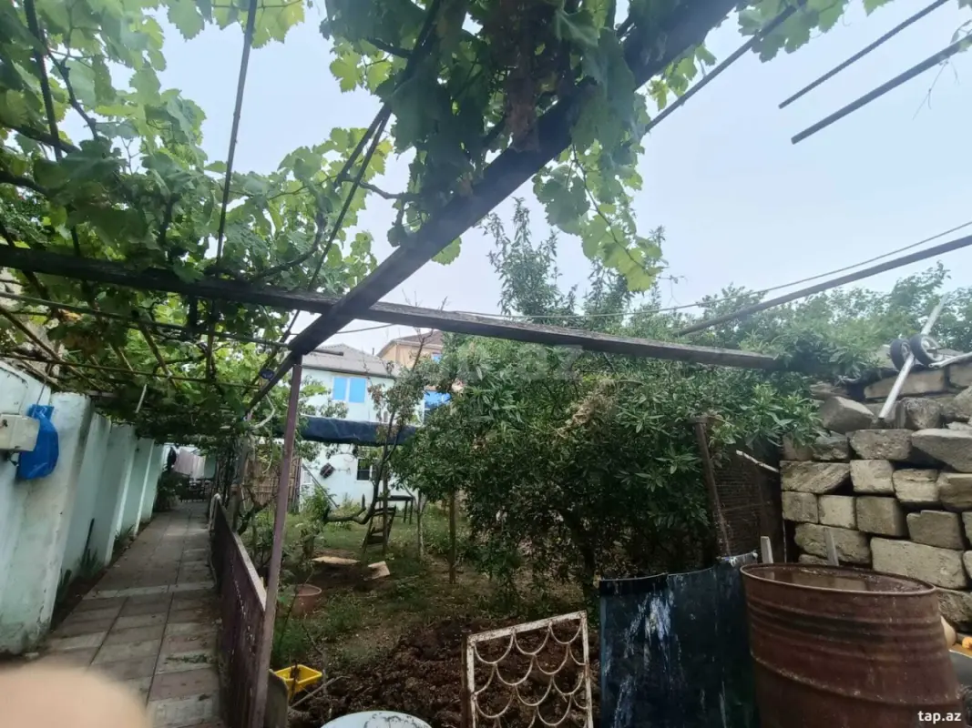 Satılır 6 otaqlı həyət evi 200 m²