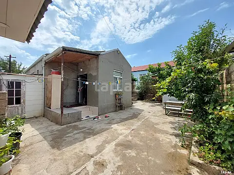 Satılır 4 otaqlı həyət evi 200 m² — Bakı 4 otaq 200.00 m²