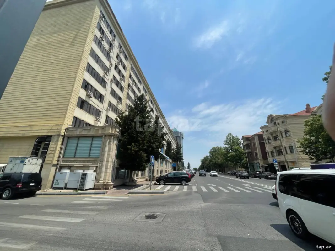 Satılır 6 otaqlı mənzil 170 m²