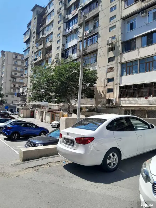 Satılır 4 otaqlı mənzil 100 m²