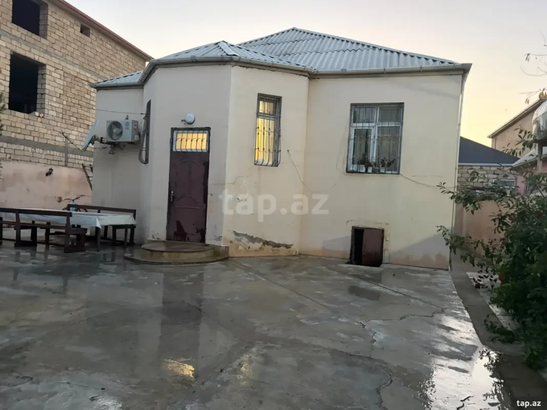 Satılır 3 otaqlı həyət evi 350 m²