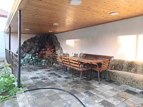 Kirayə verilir 4 otaqlı həyət evi 100 m² — Bakı 4 otaq 100.00 m²