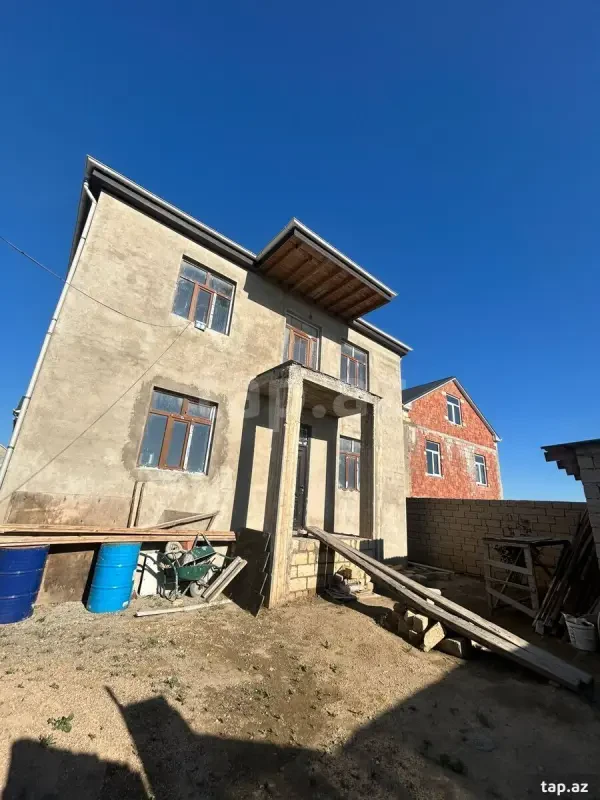 Satılır 5 otaqlı həyət evi 200 m²