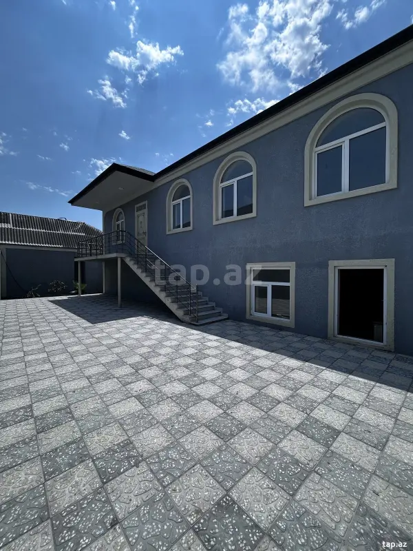 Satılır 5 otaqlı həyət evi 200 m²