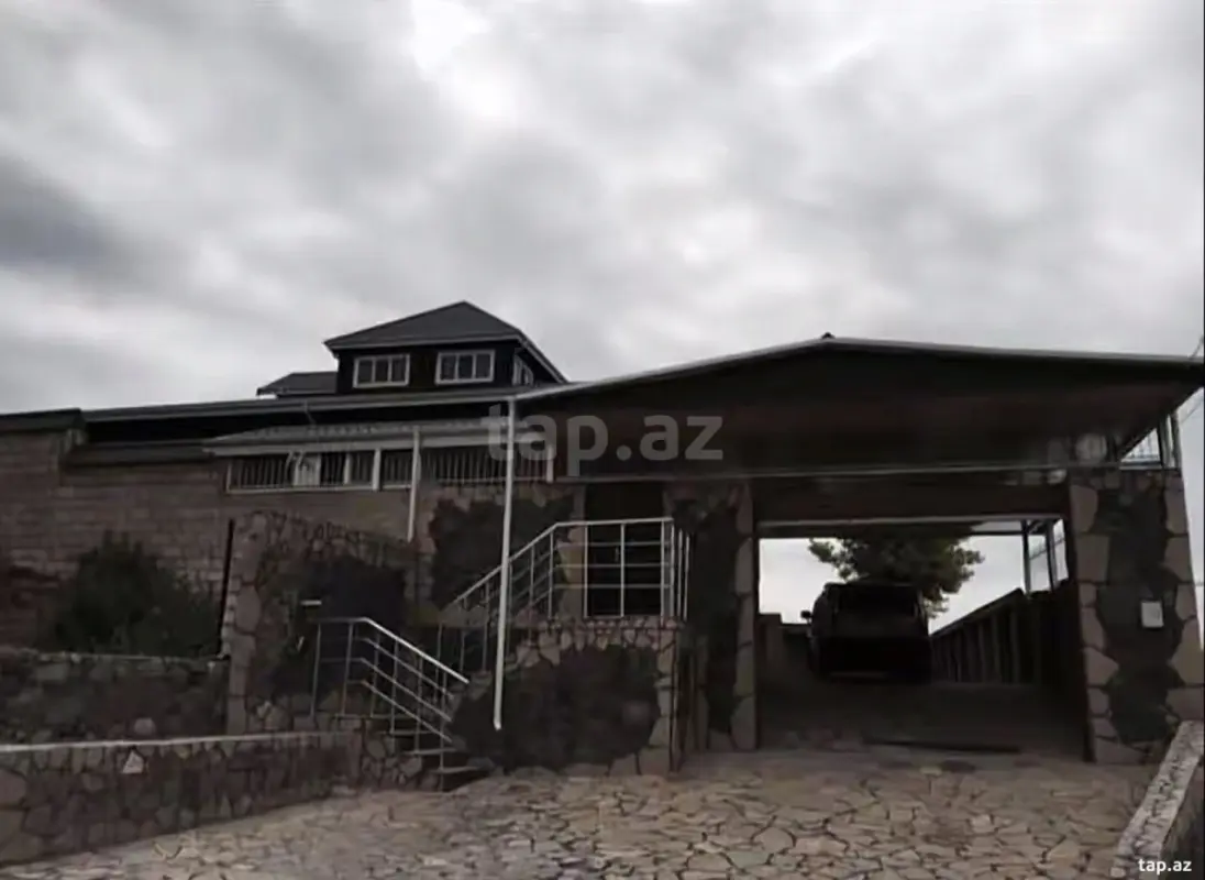 Satılır 9 otaqlı həyət evi 600 m²
