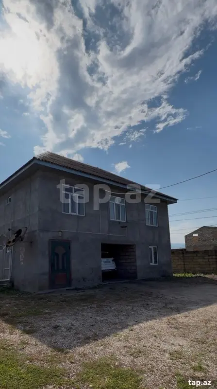 Satılır 6 otaqlı həyət evi 200 m²