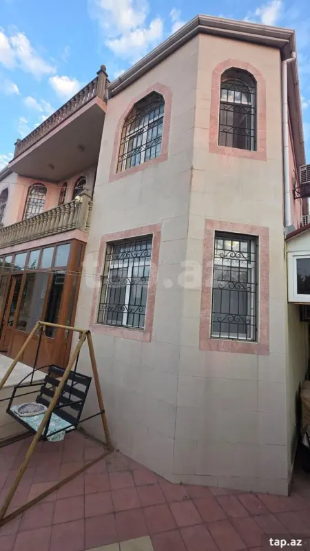 Satılır 5 otaqlı həyət evi 240 m²