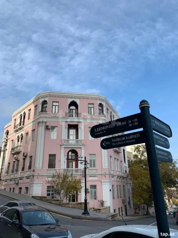 Kirayə verilir 2 otaqlı mənzil 102 m²