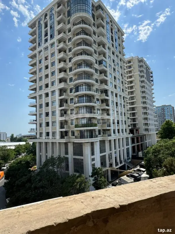 Kirayə verilir 3 otaqlı yeni tikili 130 m²
