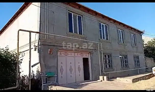 Satılır 8 otaqlı həyət evi 400 m² — Qazax 8 otaq 400.00 m²