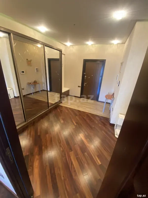 Kirayə verilir 3 otaqlı yeni tikili 130 m²