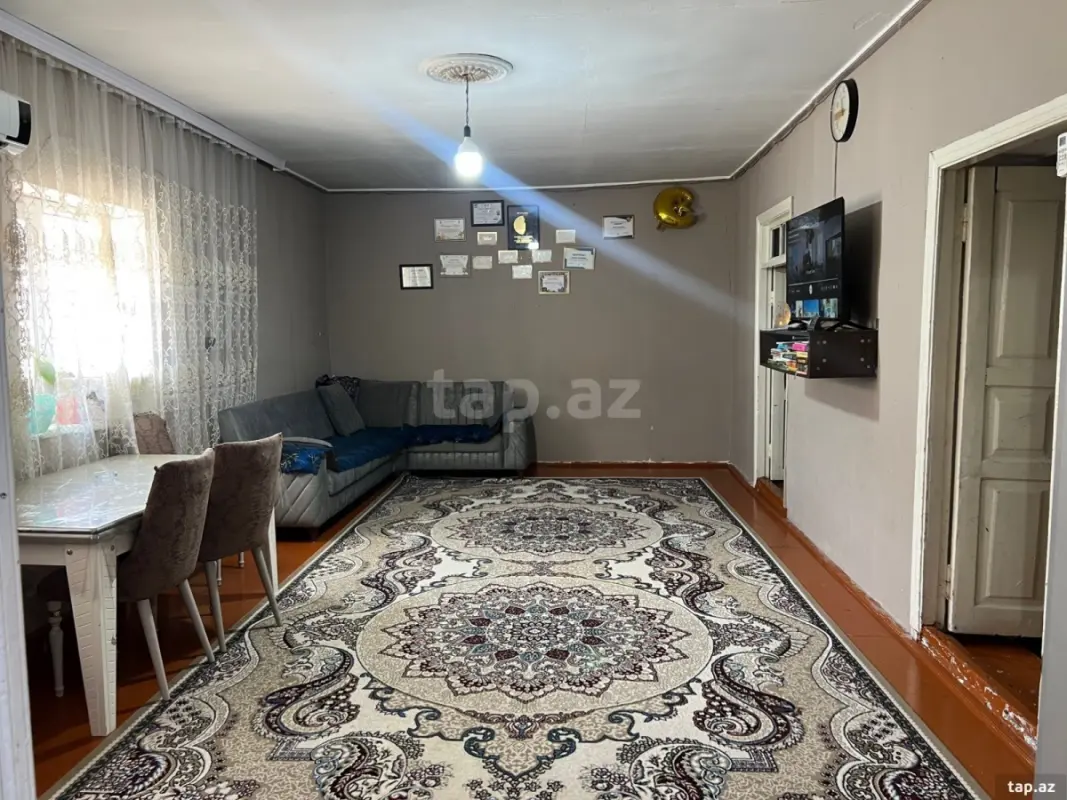 Satılır 4 otaqlı həyət evi 200 m²
