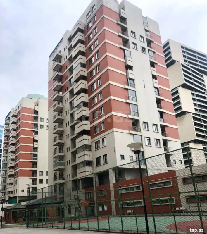 Kirayə verilir 3 otaqlı yeni tikili 155 m²