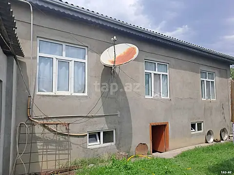 Kirayə verilir 4 otaqlı həyət evi 200 m² — Quba 4 otaq 200.00 m²