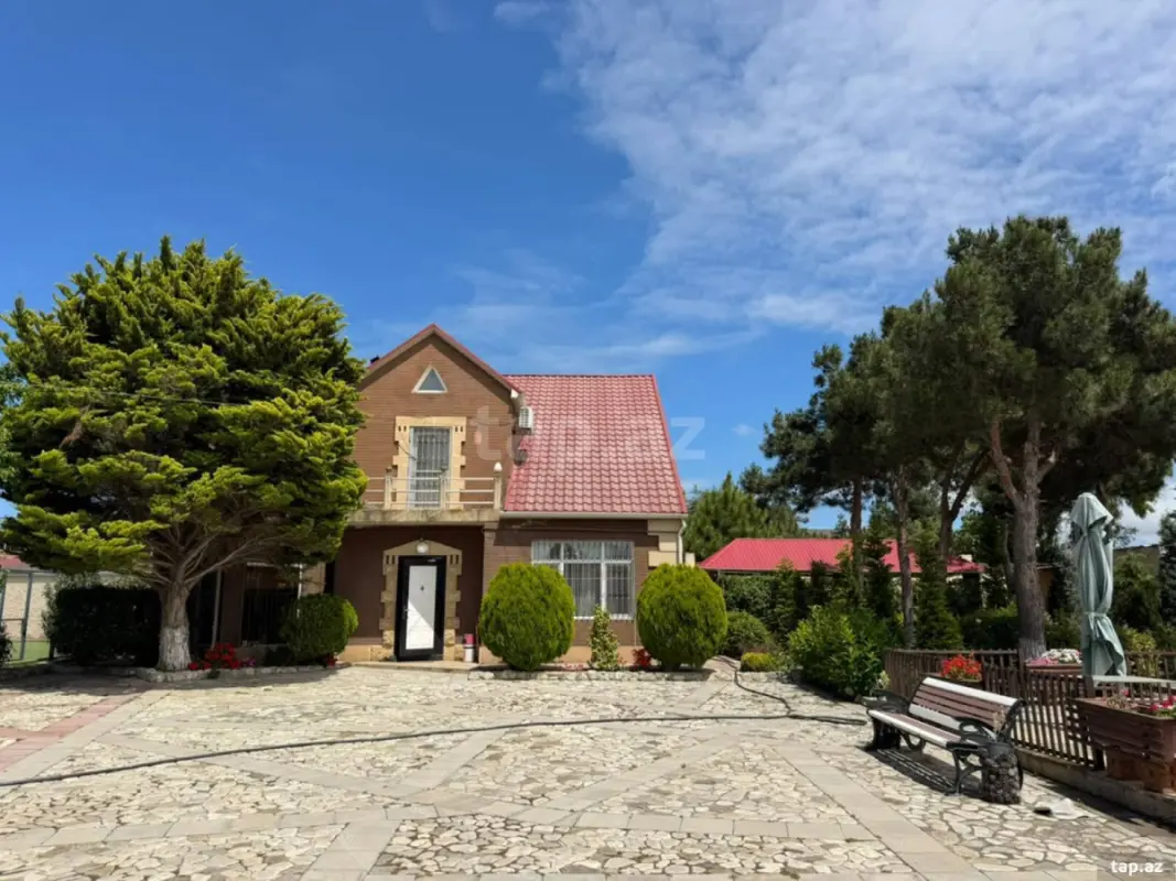 Satılır 4 otaqlı həyət evi 200 m²