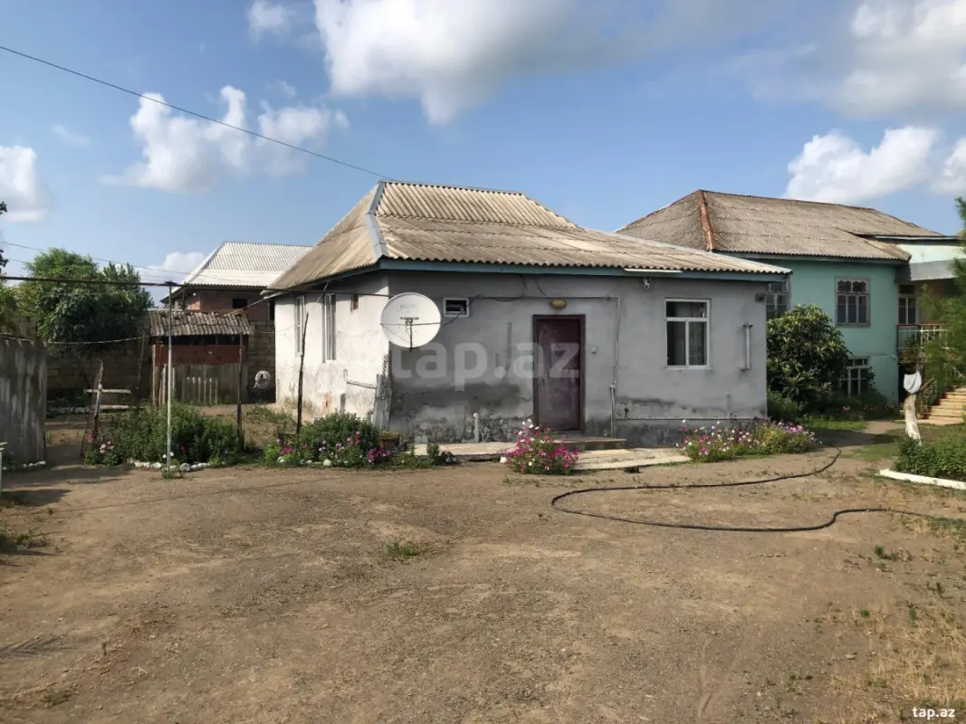 Satılır 2 otaqlı həyət evi 144 m²