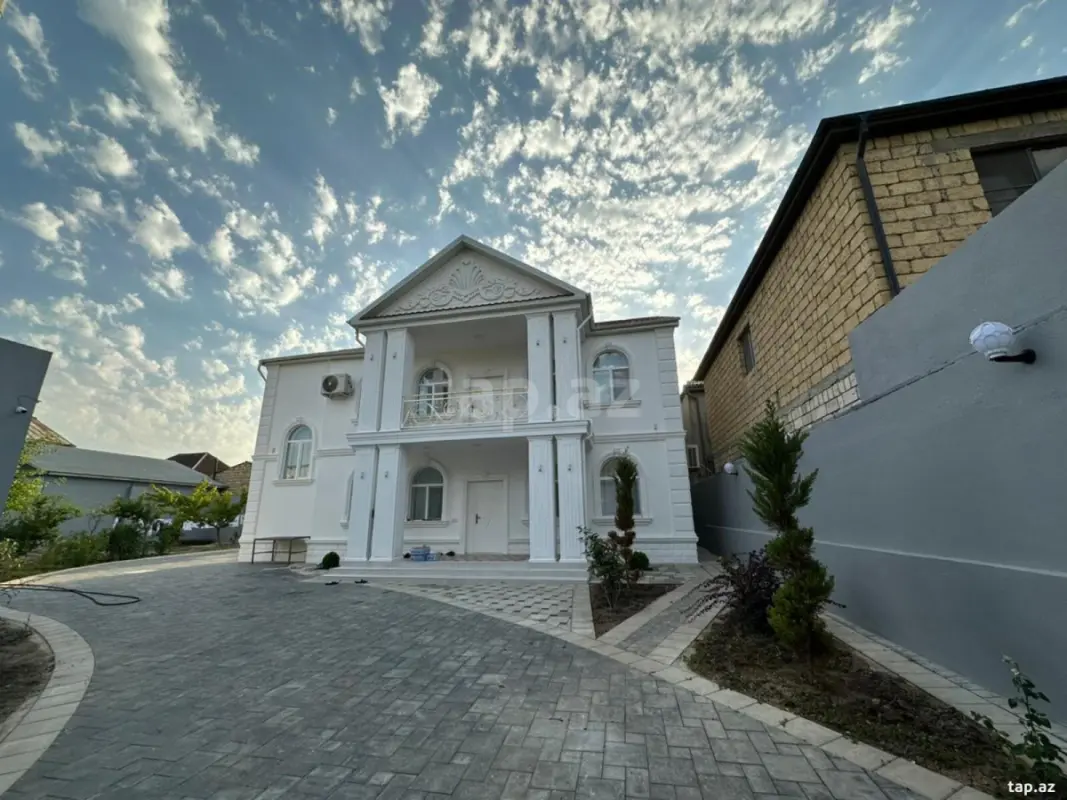 Satılır 7 otaqlı həyət evi 400 m²
