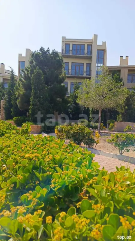 Satılır 10 otaqlı həyət evi 380 m²