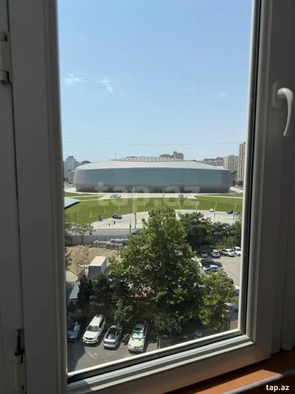 Kirayə verilir 3 otaqlı yeni tikili 165 m²