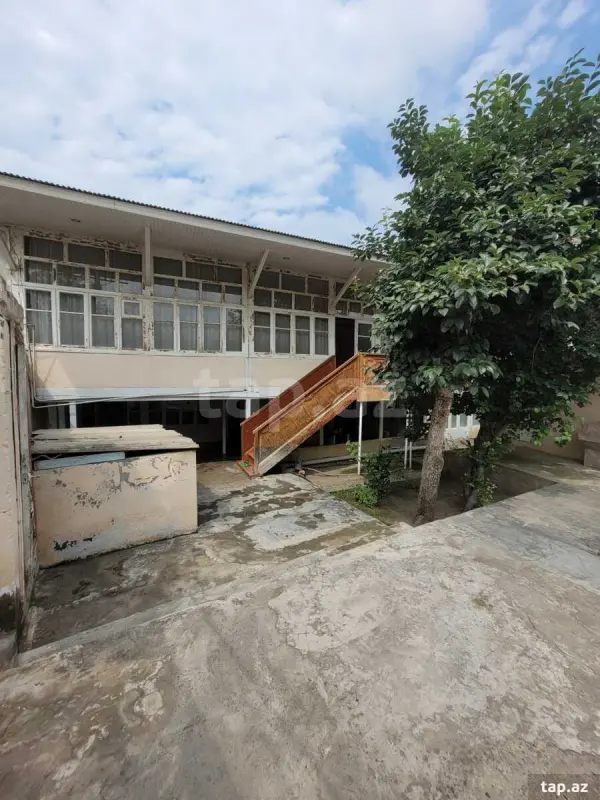 Satılır 8 otaqlı həyət evi 150 m²