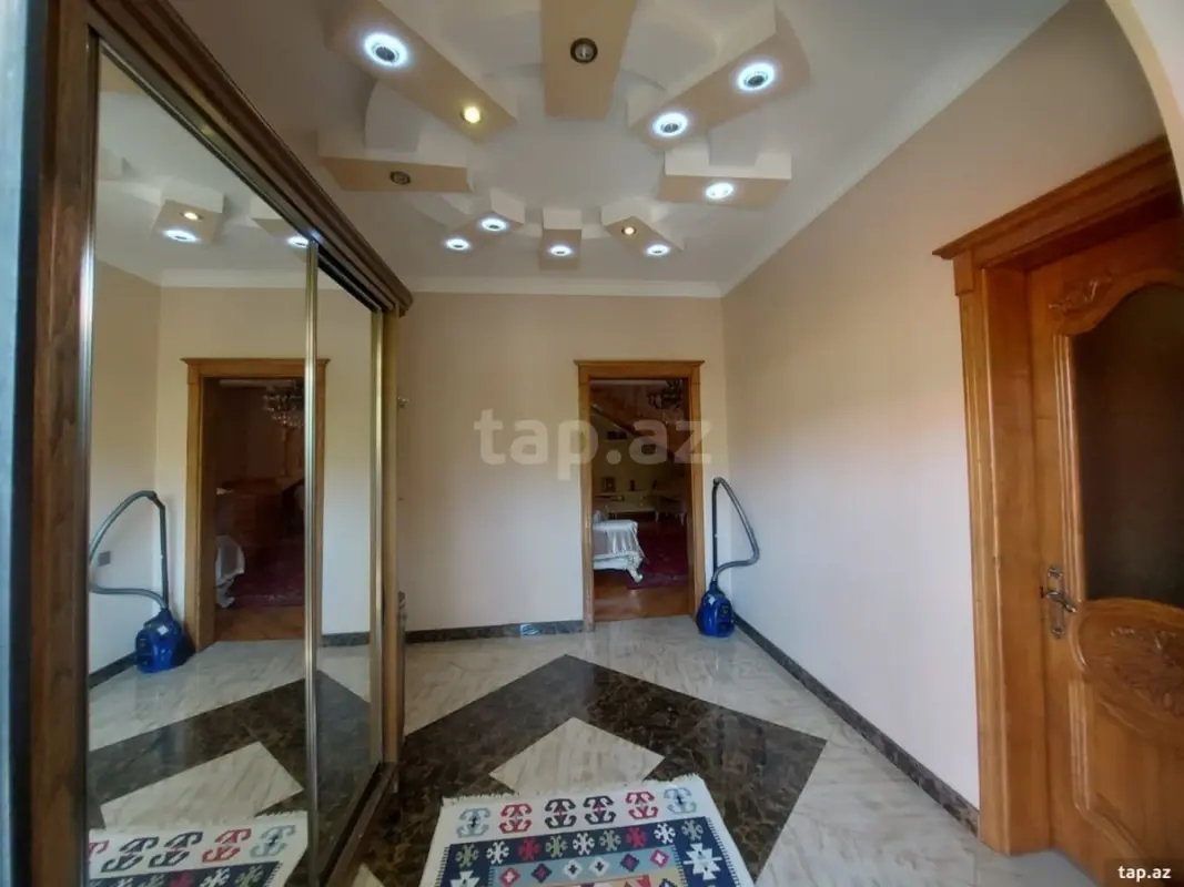 Satılır 7 otaqlı həyət evi 390 m²