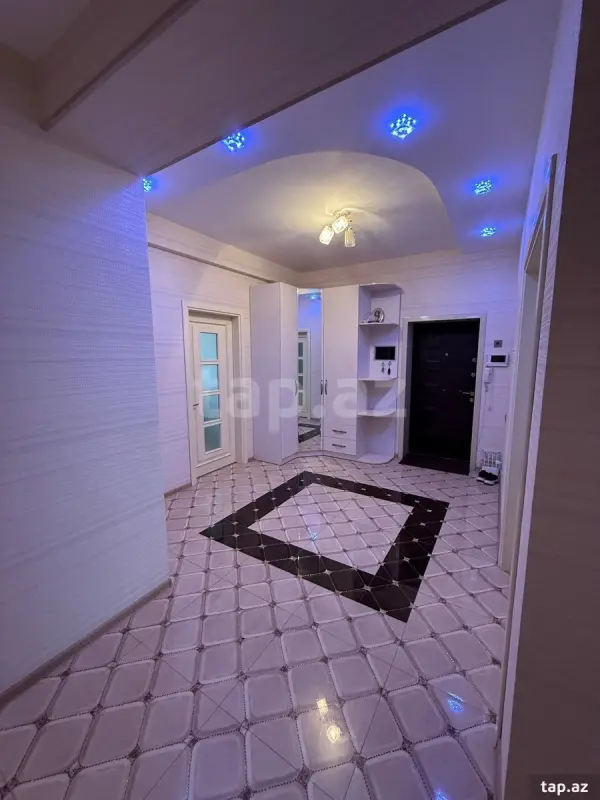 Satılır 3 otaqlı yeni tikili 107 m²