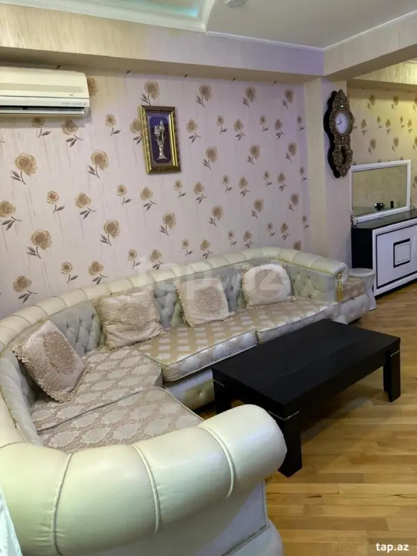 Kirayə verilir 3 otaqlı yeni tikili 100 m²