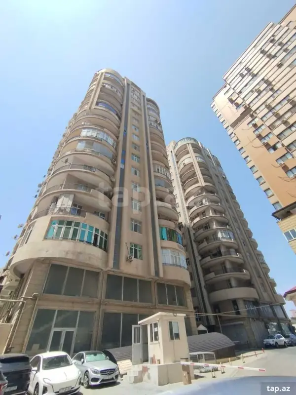 Satılır 3 otaqlı yeni tikili 137 m²