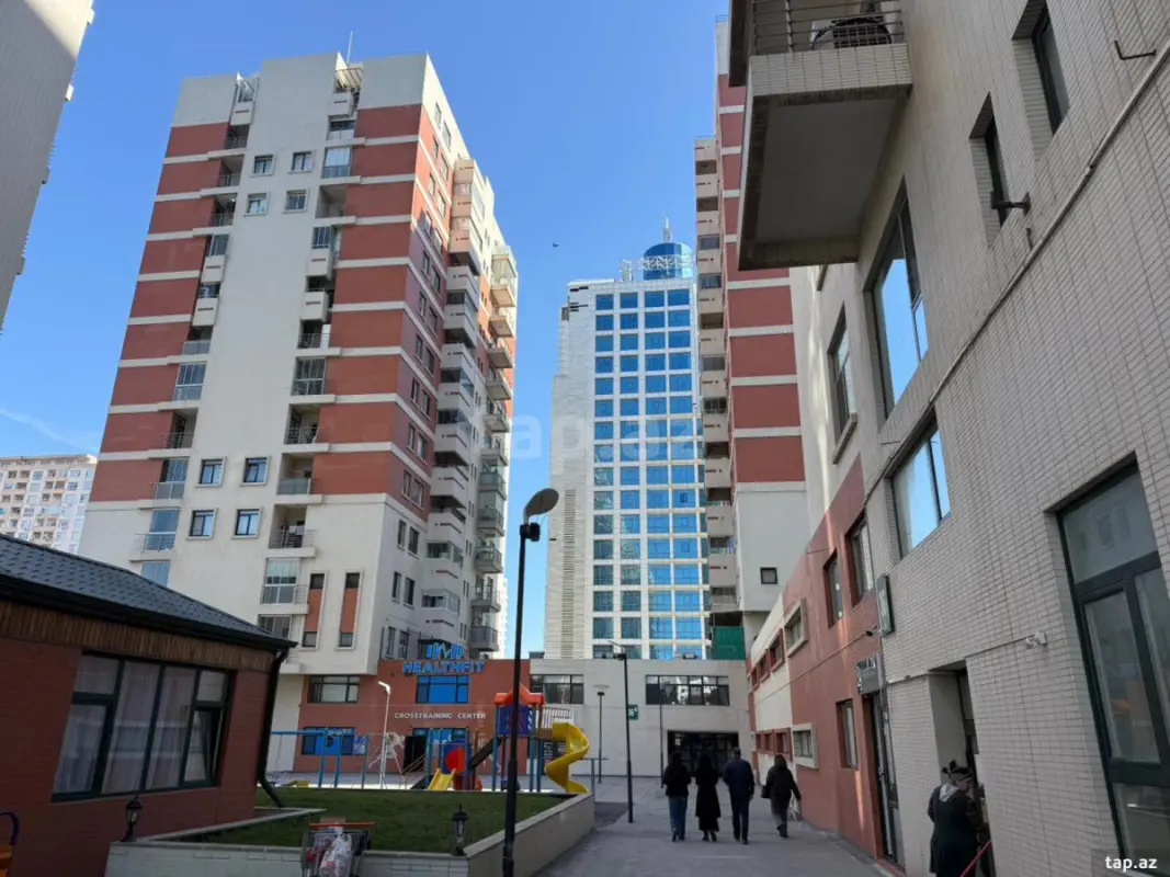 Kirayə verilir 3 otaqlı yeni tikili 155 m²