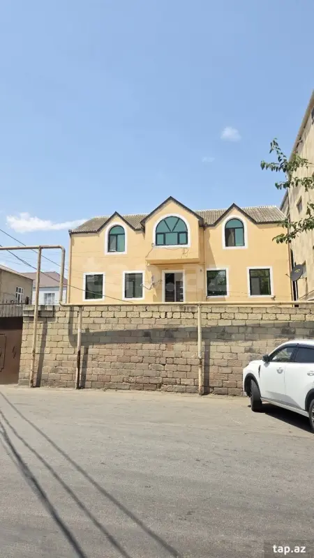 Satılır 11 otaqlı həyət evi 330 m²