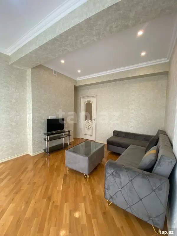 Kirayə verilir 3 otaqlı yeni tikili 70 m²