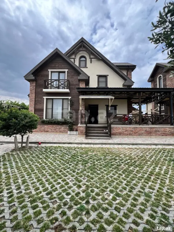 Satılır 5 otaqlı həyət evi 450 m²