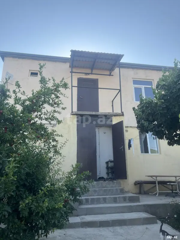 Satılır 5 otaqlı həyət evi 180 m²