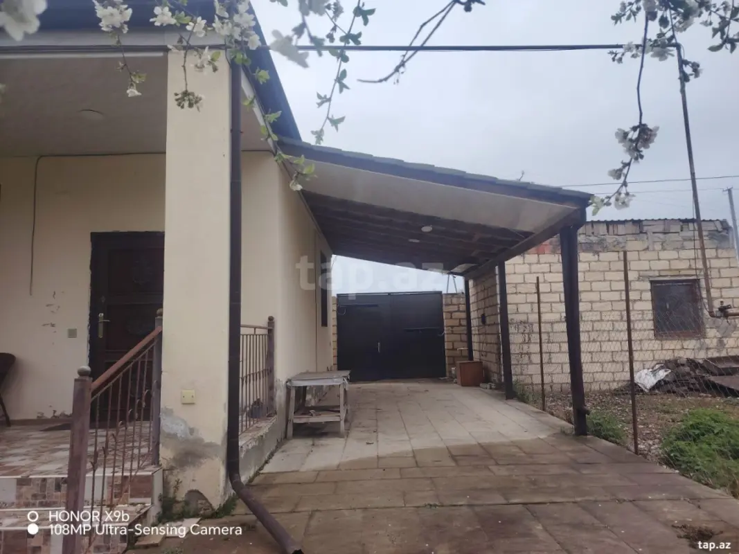 Satılır 3 otaqlı həyət evi 1700 m²