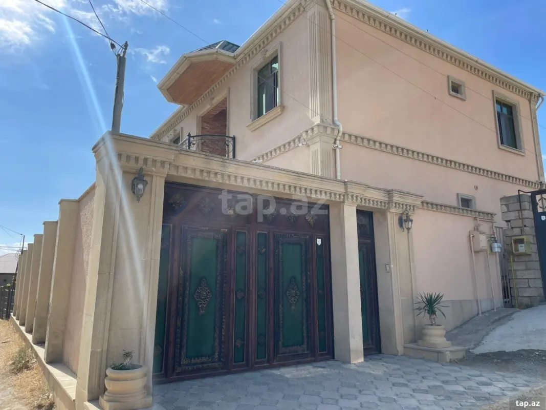 Satılır 6 otaqlı həyət evi 200 m²