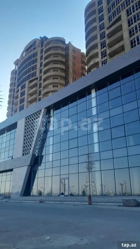 Satılır 3 otaqlı yeni tikili 130 m²