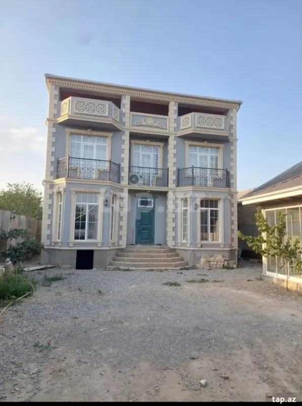 Satılır 5 otaqlı həyət evi 260 m²
