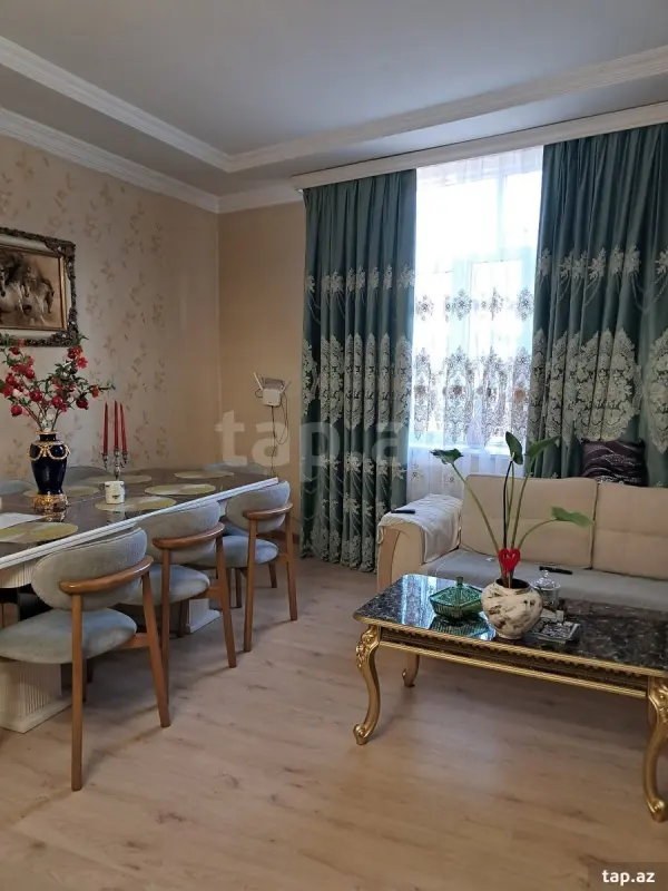 Satılır 6 otaqlı həyət evi 430 m²