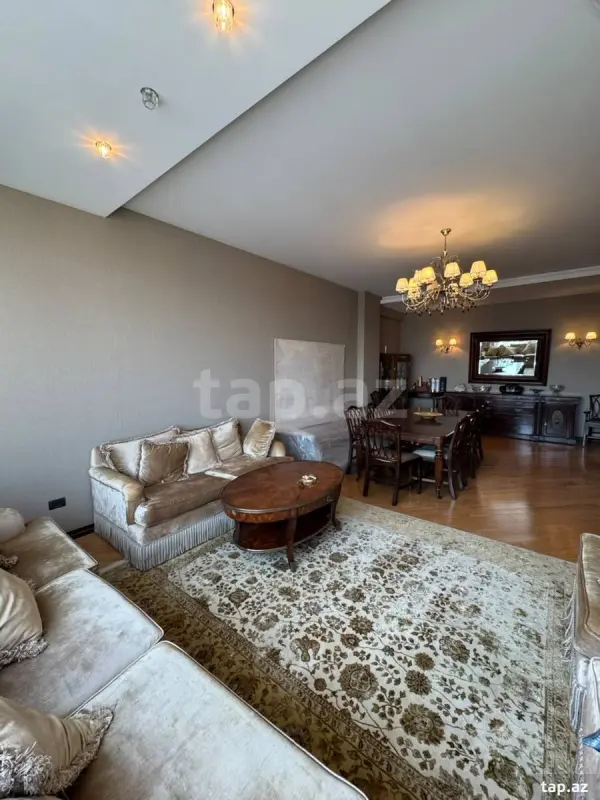 Satılır 4 otaqlı yeni tikili 215 m²