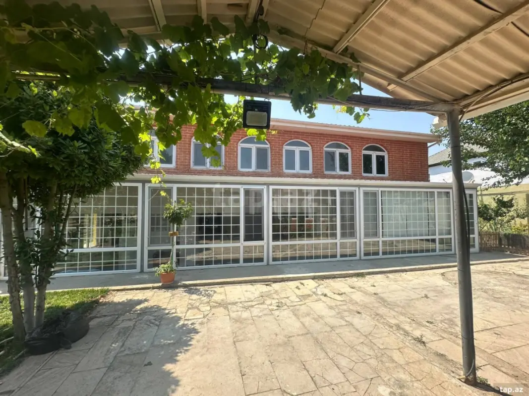 Satılır 7 otaqlı həyət evi 253 m²