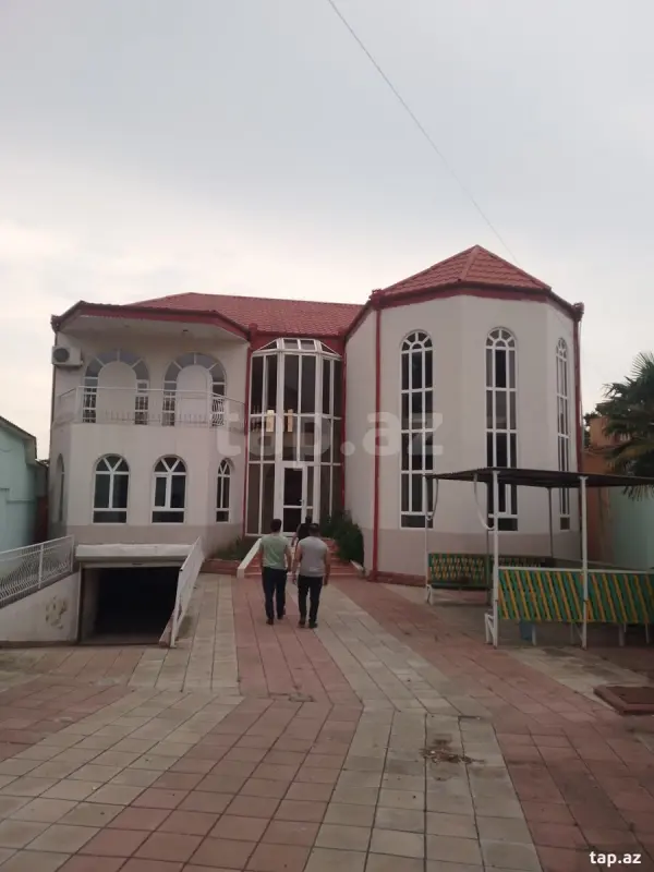 Kirayə verilir 6 otaqlı həyət evi 300 m²