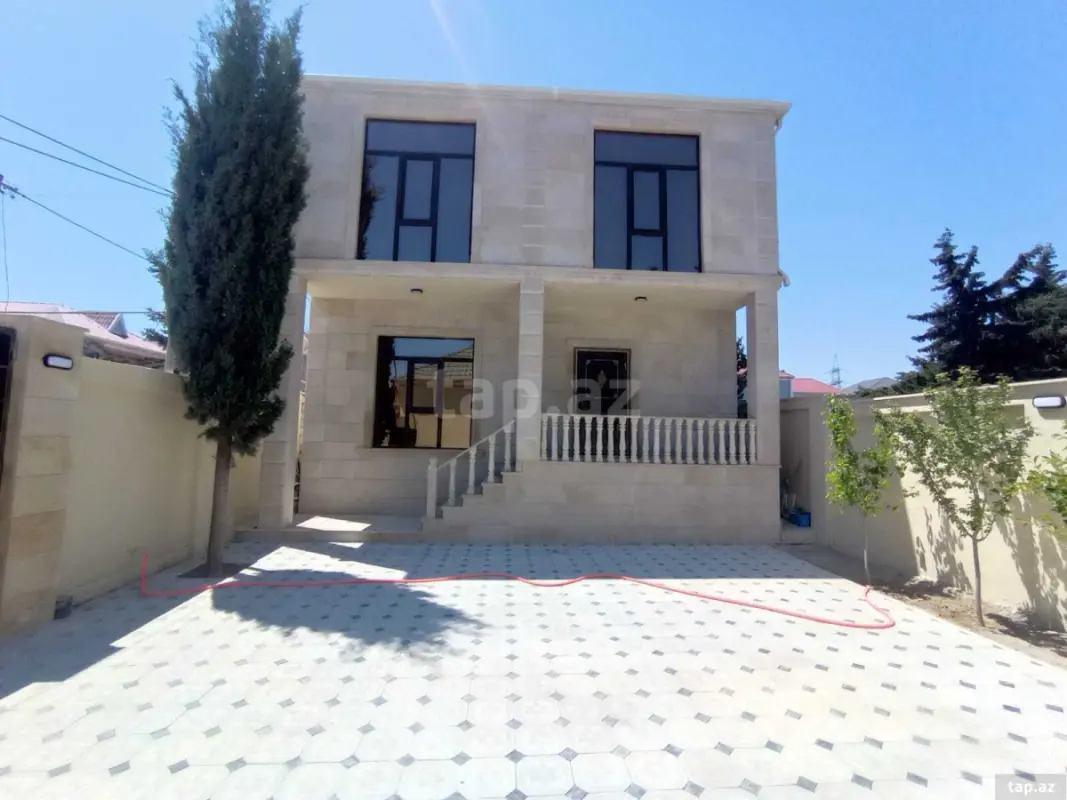 Satılır 5 otaqlı həyət evi 240 m²