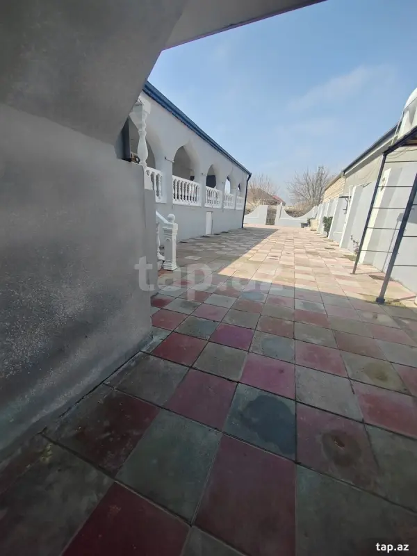 Satılır 5 otaqlı həyət evi 140 m²