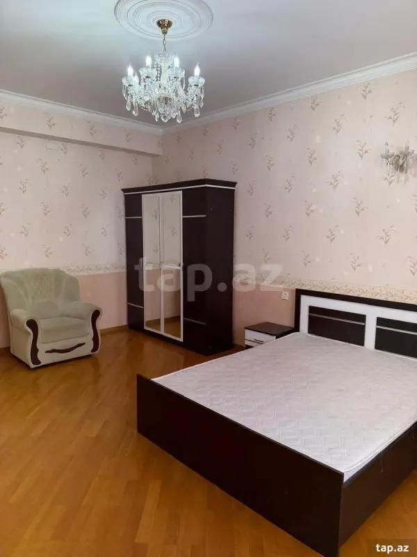 Kirayə verilir 3 otaqlı yeni tikili 165 m²