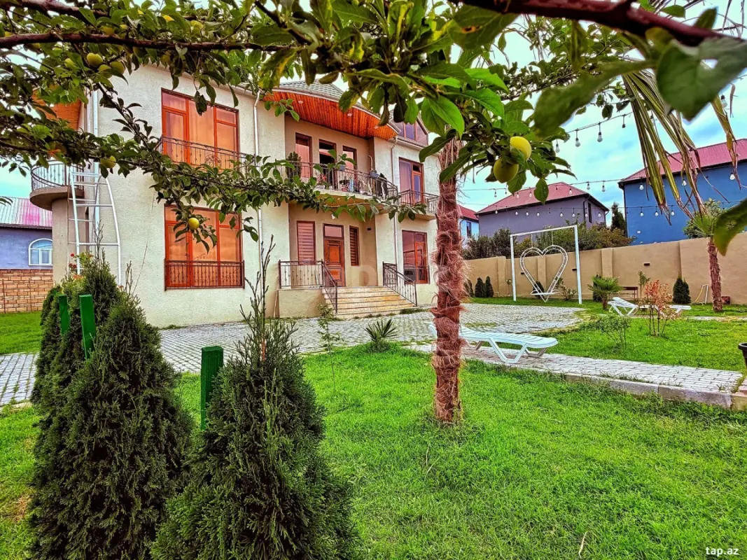 Kirayə verilir 7 otaqlı həyət evi 300 m²